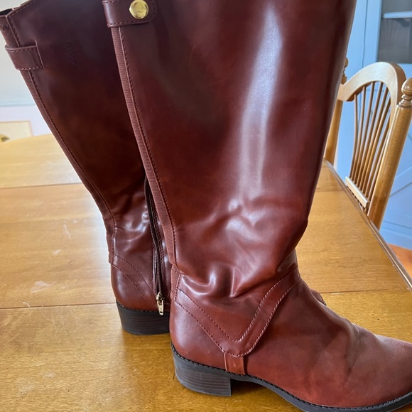 Cognac Riding Boots: 8.5 - Picture 4 of 6
